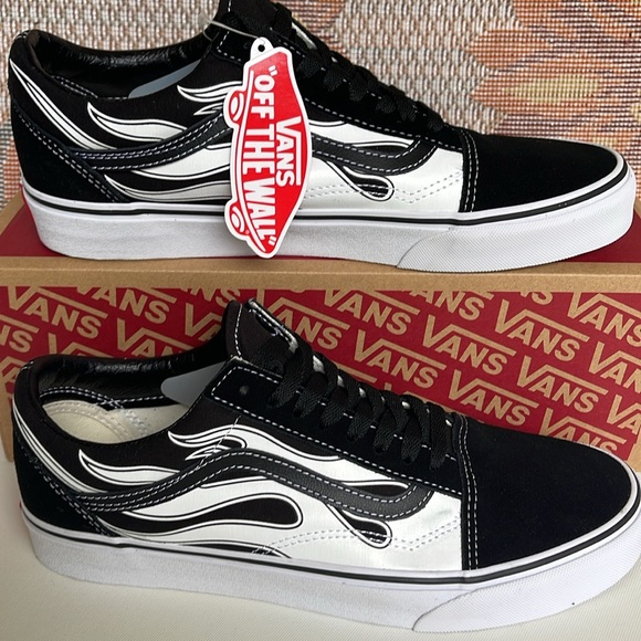 Vans Men’s Old Skool (Flame) Black/White
VN0A38G1K68
Sneakers - Picture 6 of 16